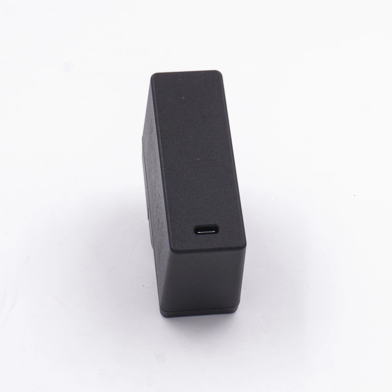 Zasilacz z wymienną wtyczką 9 V 3 A z wyjściem na porty USB C